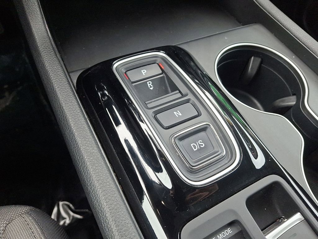 Used 2023 Honda Pilot LX image 16