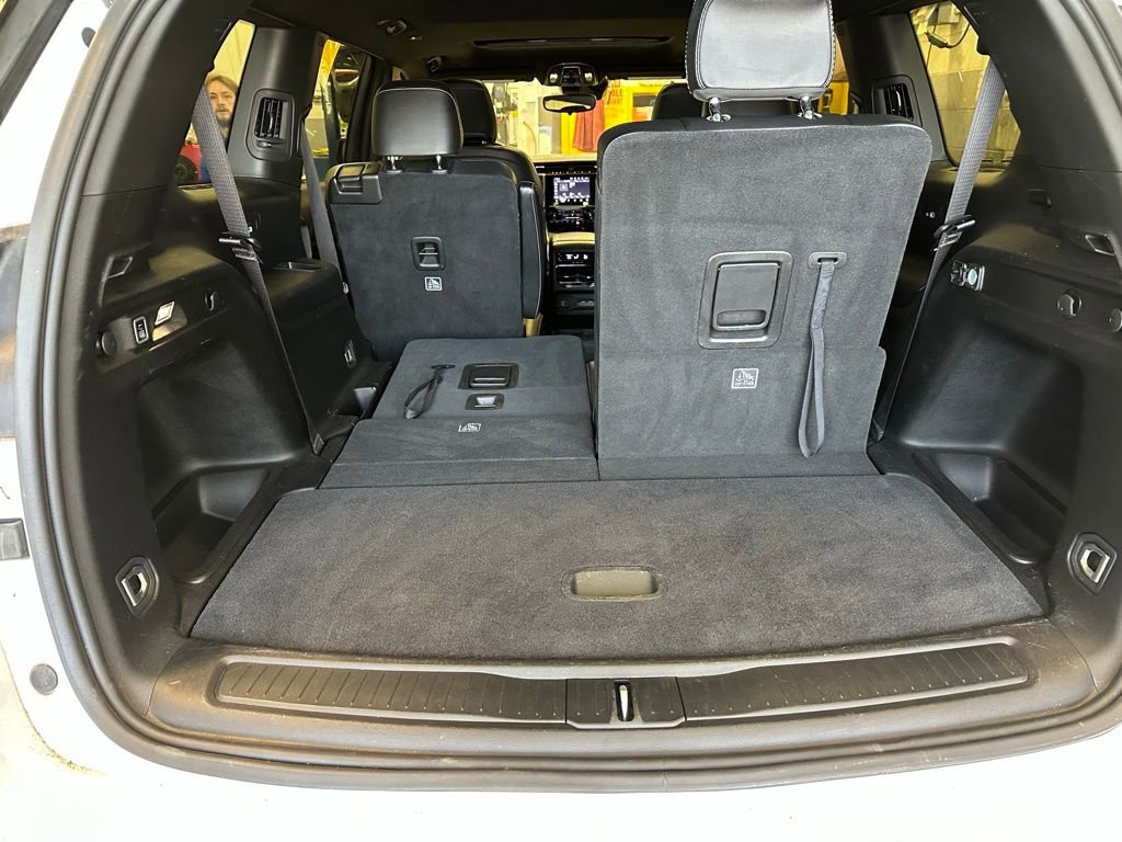 Used 2023 Jeep Grand Cherokee L Laredo image 32