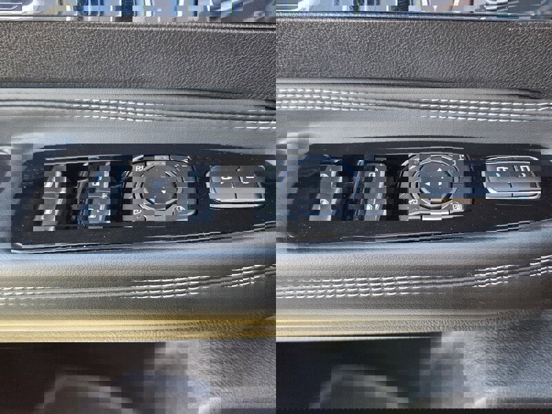 Used 2021 Lincoln Corsair AWD w/ Equipment Group 101A image 17