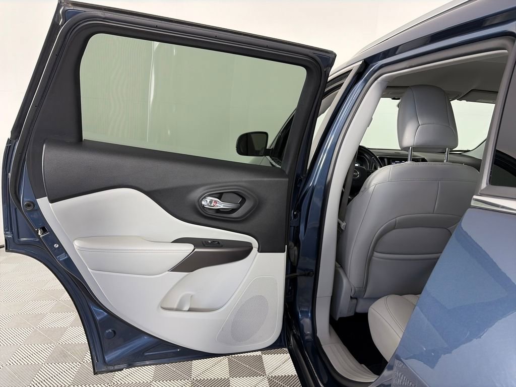 Used 2021 Jeep Cherokee Latitude Lux w/ Comfort/Convenience Group image 12