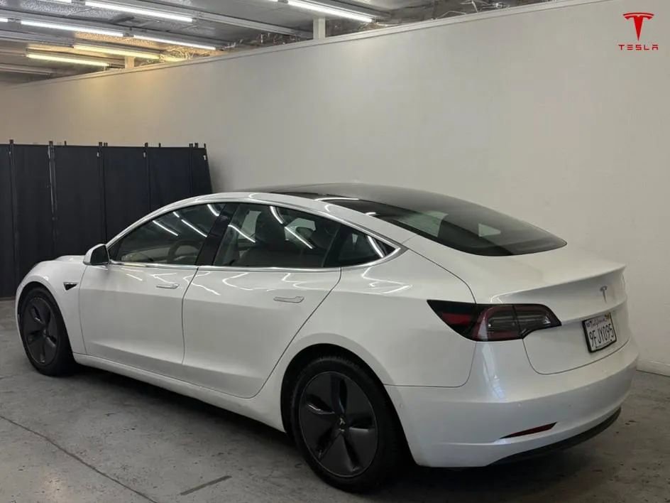 Used 2020 Tesla Model 3 Standard Range Plus RWD image 3