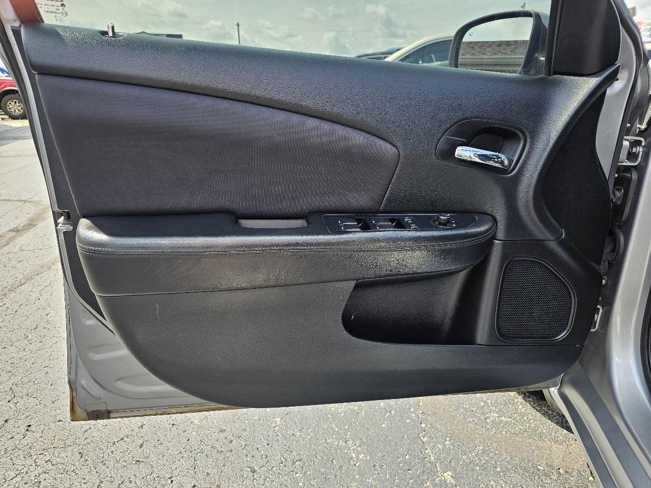 Used 2013 Chrysler 200 Touring w/ S Exterior Appearance Pkg FWD image 4