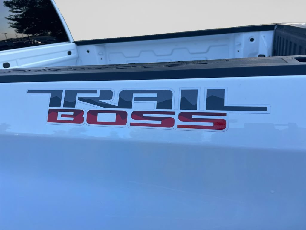 Used 2025 Chevrolet Silverado 1500 Custom Trail Boss w/ LPO, Dark Essentials Package AWD/4WD image 18