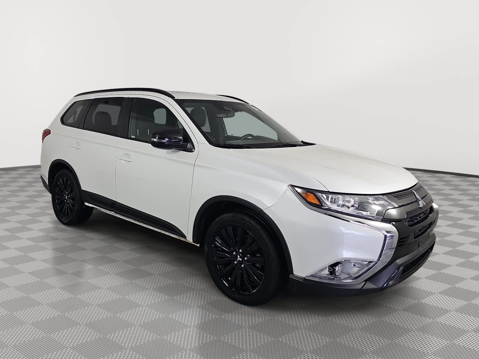 Used 2020 Mitsubishi Outlander SE FWD image 2