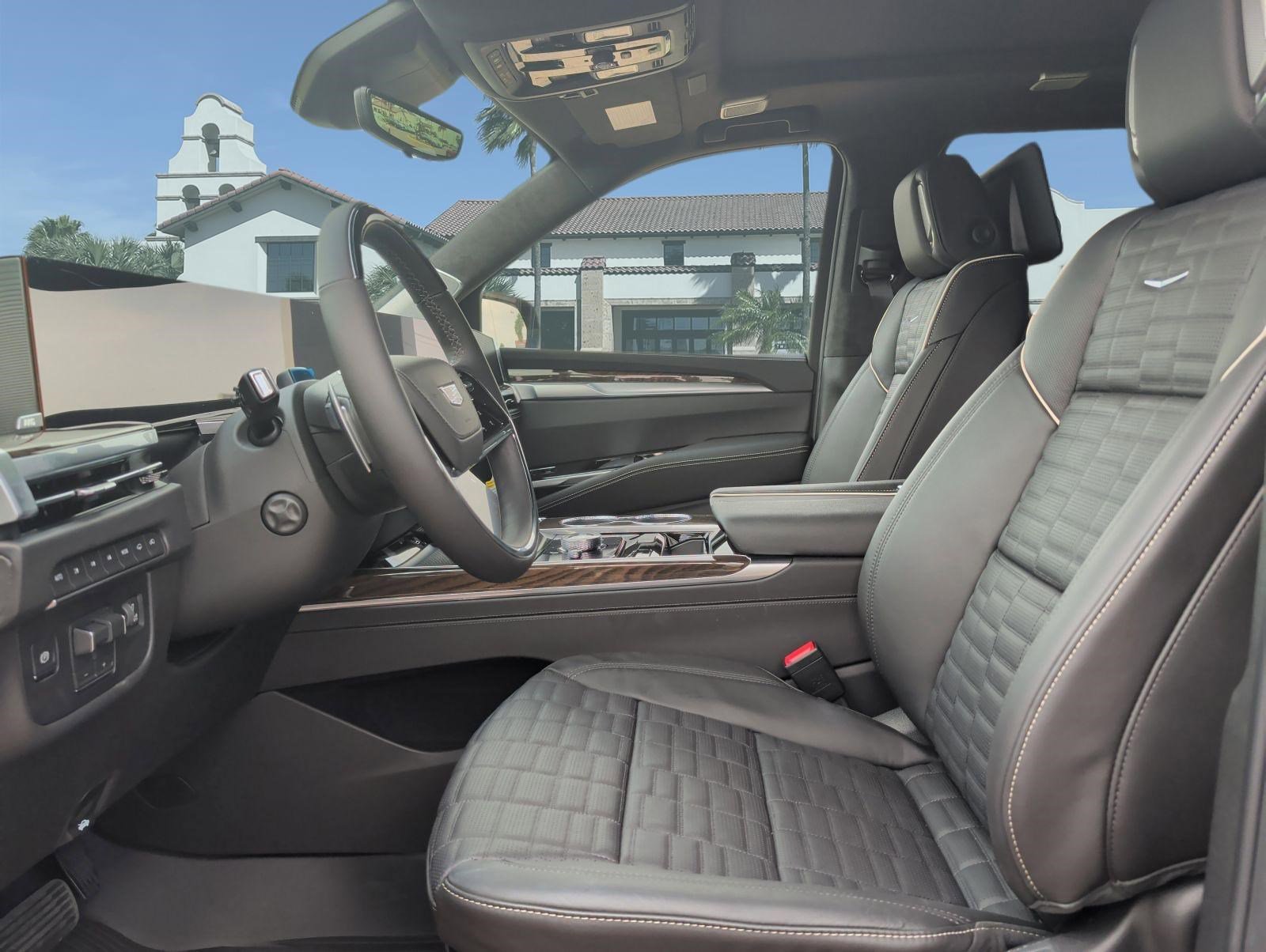 Used 2026 Cadillac Escalade ESV Platinum Sport w/ LPO, ONYX Package AWD/4WD image 11