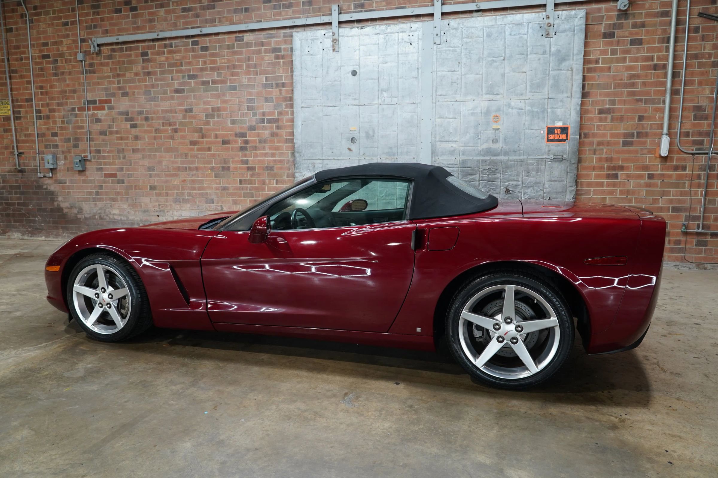 Used 2006 Chevrolet Corvette Coupe w/ Preferred Equipment Group RWD image 10