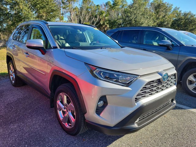 Used 2021 Toyota RAV4 XLE Premium image 2
