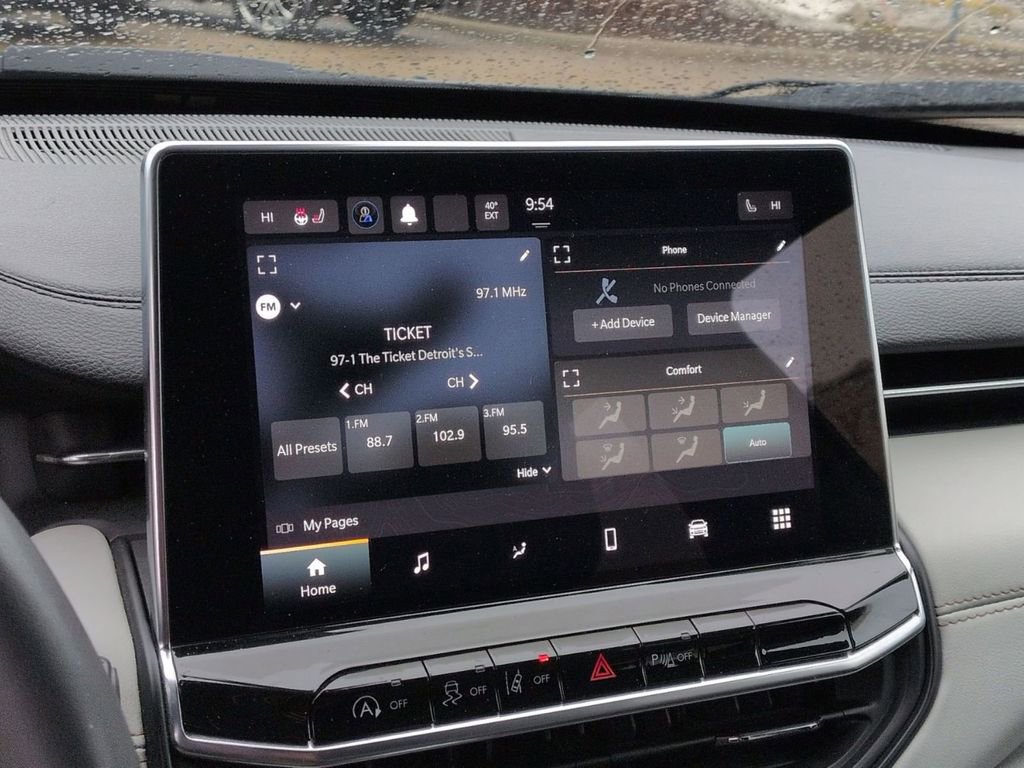 Used 2023 Jeep Compass Limited image 22