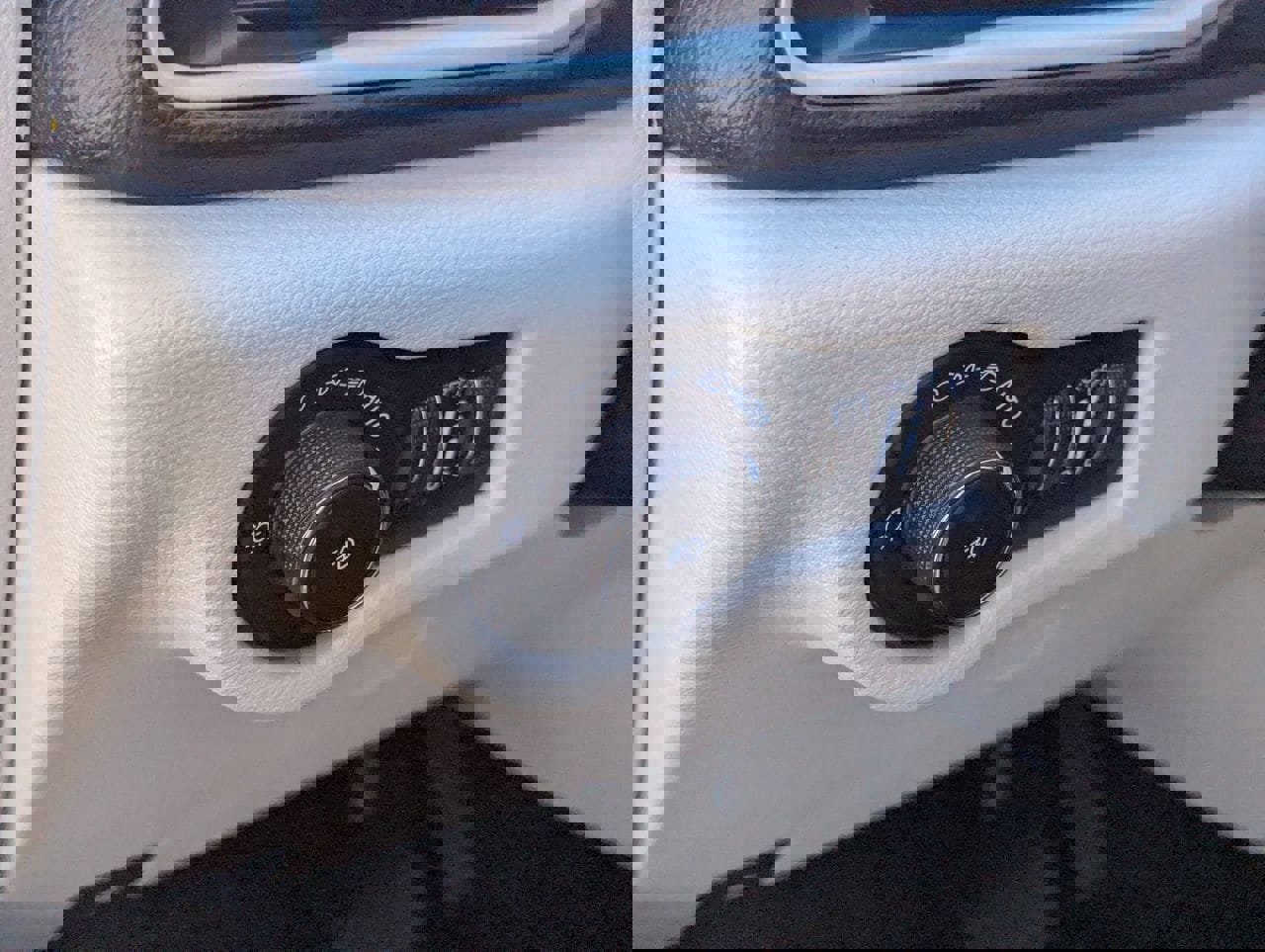 Used 2023 Chrysler Pacifica Touring-L FWD image 18