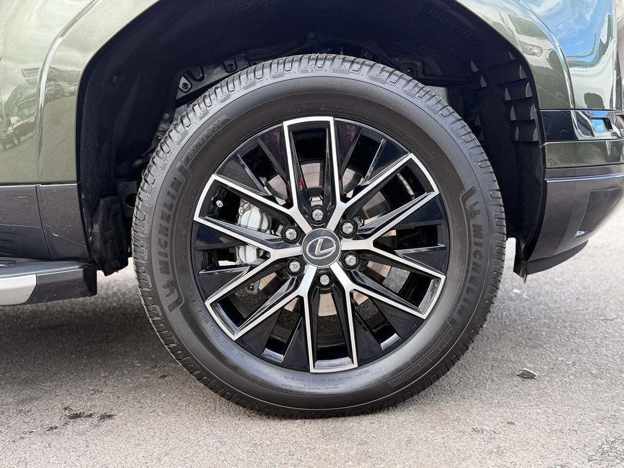 Used 2025 Lexus GX 550 w/ Accessory Package (31) image 47