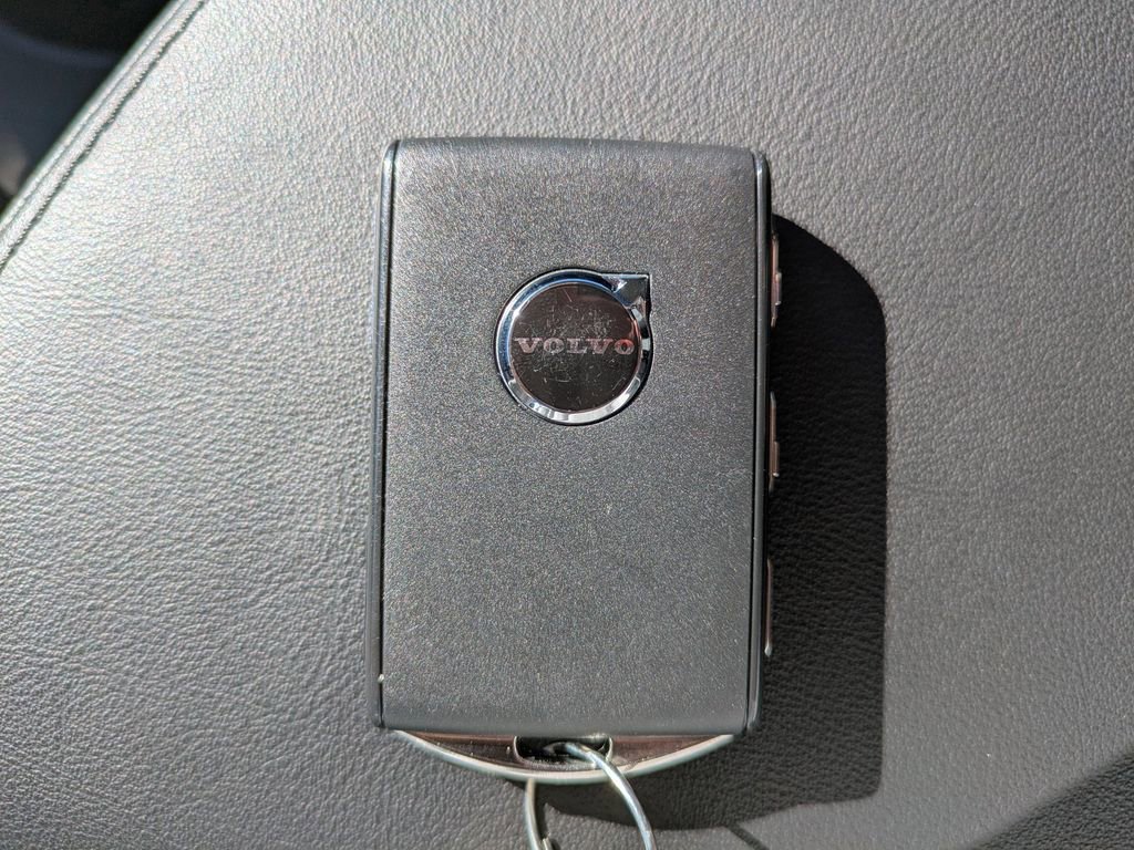 Certified 2025 Volvo S60 B5 Core image 29