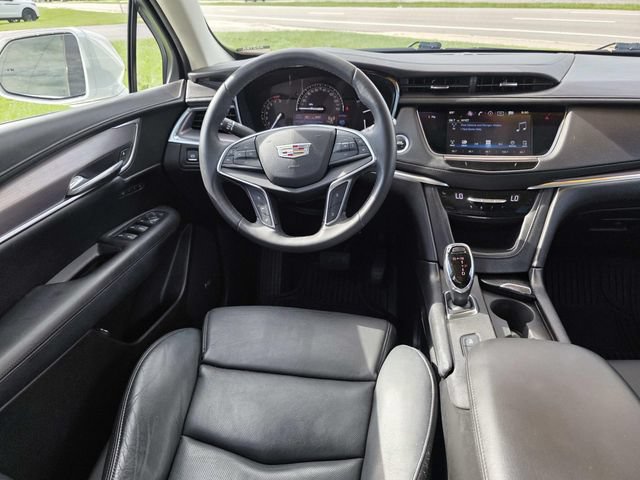 Used 2017 Cadillac XT5 Premium Luxury FWD image 6