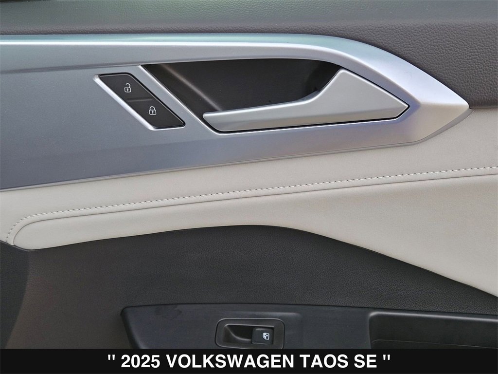 Used 2025 Volkswagen Taos SE image 33