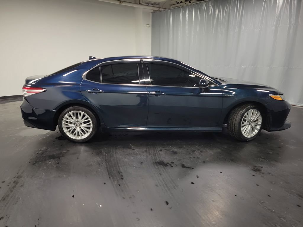 Used 2019 Toyota Camry XLE image 9