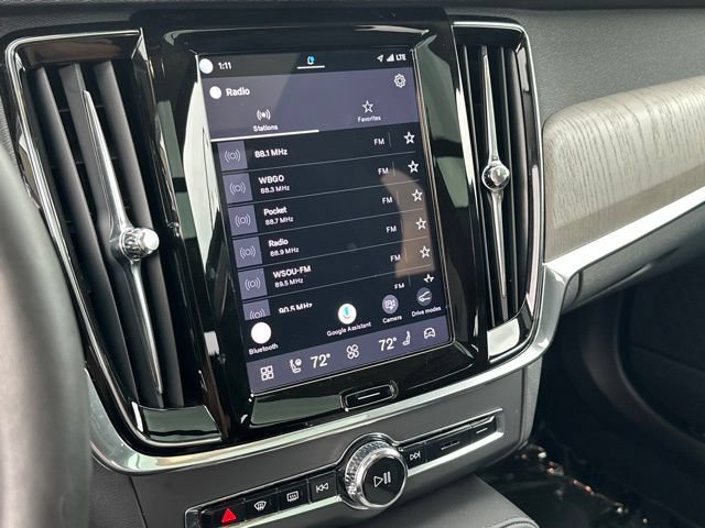 Certified 2025 Volvo V90 B6 Cross Country Plus AWD/4WD image 22