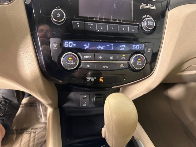 Used 2014 Nissan Rogue SV FWD image 30