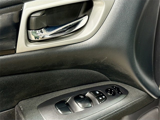 Used 2017 Nissan Pathfinder S image 19