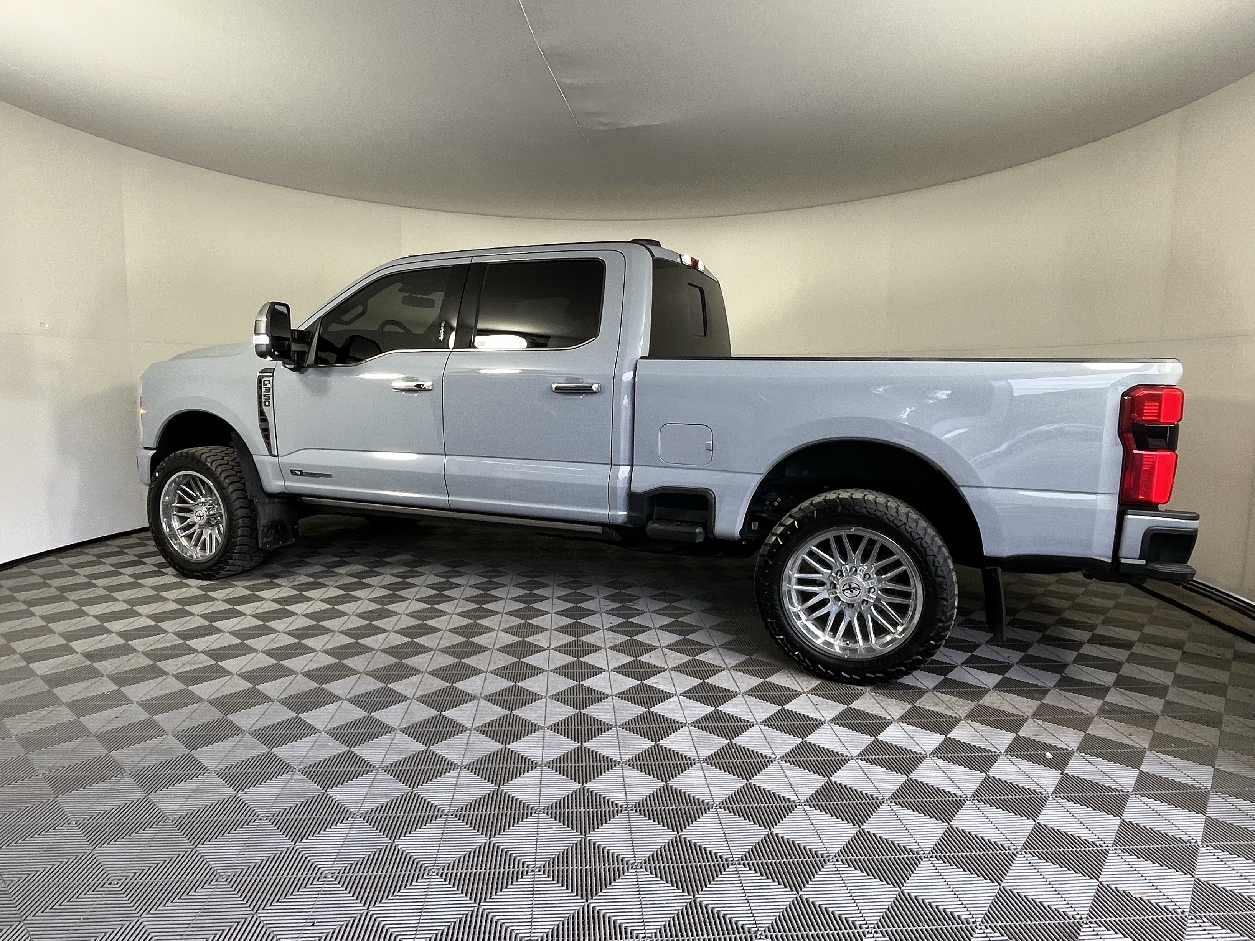 Used 2024 Ford F350 Platinum AWD/4WD image 2