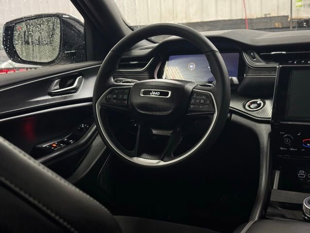 Used 2023 Jeep Grand Cherokee Altitude image 23