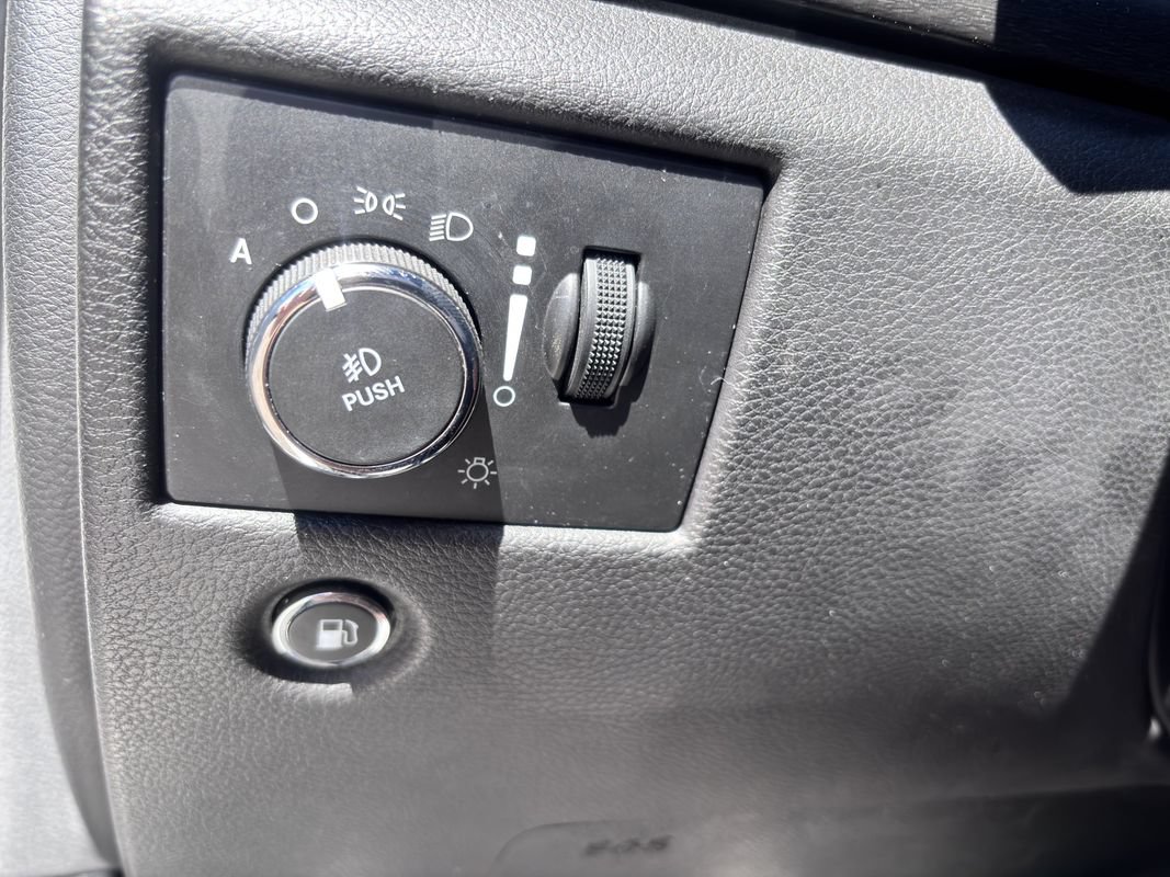 Used 2018 Jeep Grand Cherokee Altitude AWD/4WD image 26