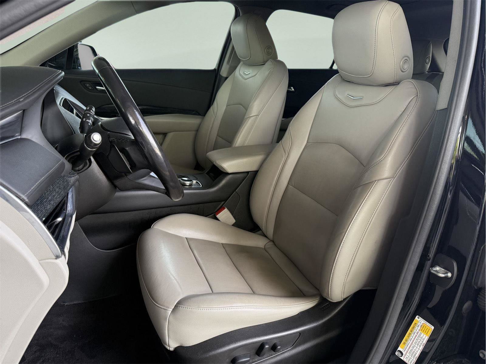 Used 2020 Cadillac XT4 Premium Luxury w/ Cold Weather Package FWD image 10