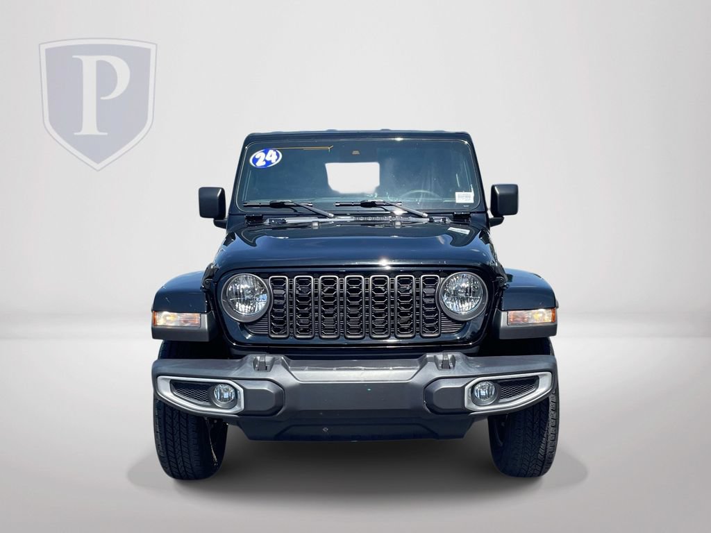 Used 2024 Jeep Gladiator Sport AWD/4WD image 3