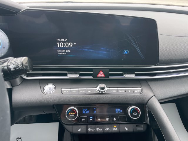 Used 2024 Hyundai Elantra Limited FWD image 13