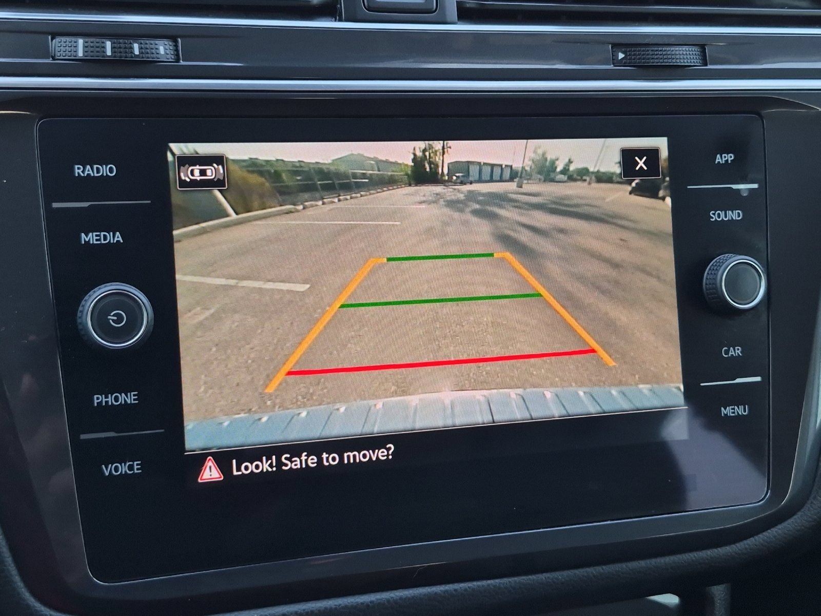 Used 2022 Volkswagen Tiguan SE FWD image 18