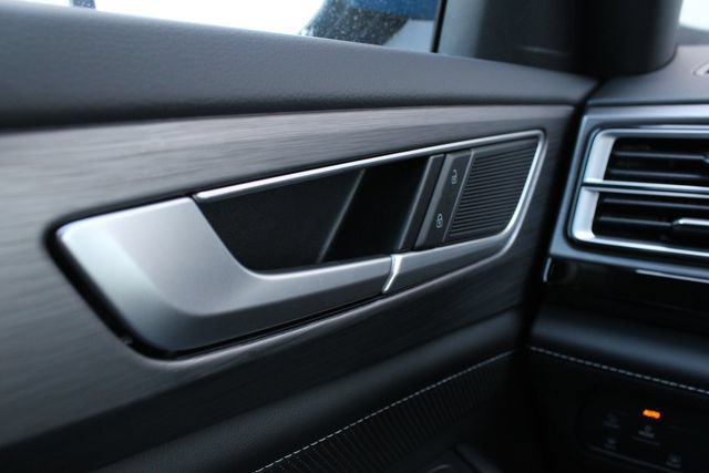 New 2026 Volkswagen Atlas Cross Sport SE AWD/4WD image 6