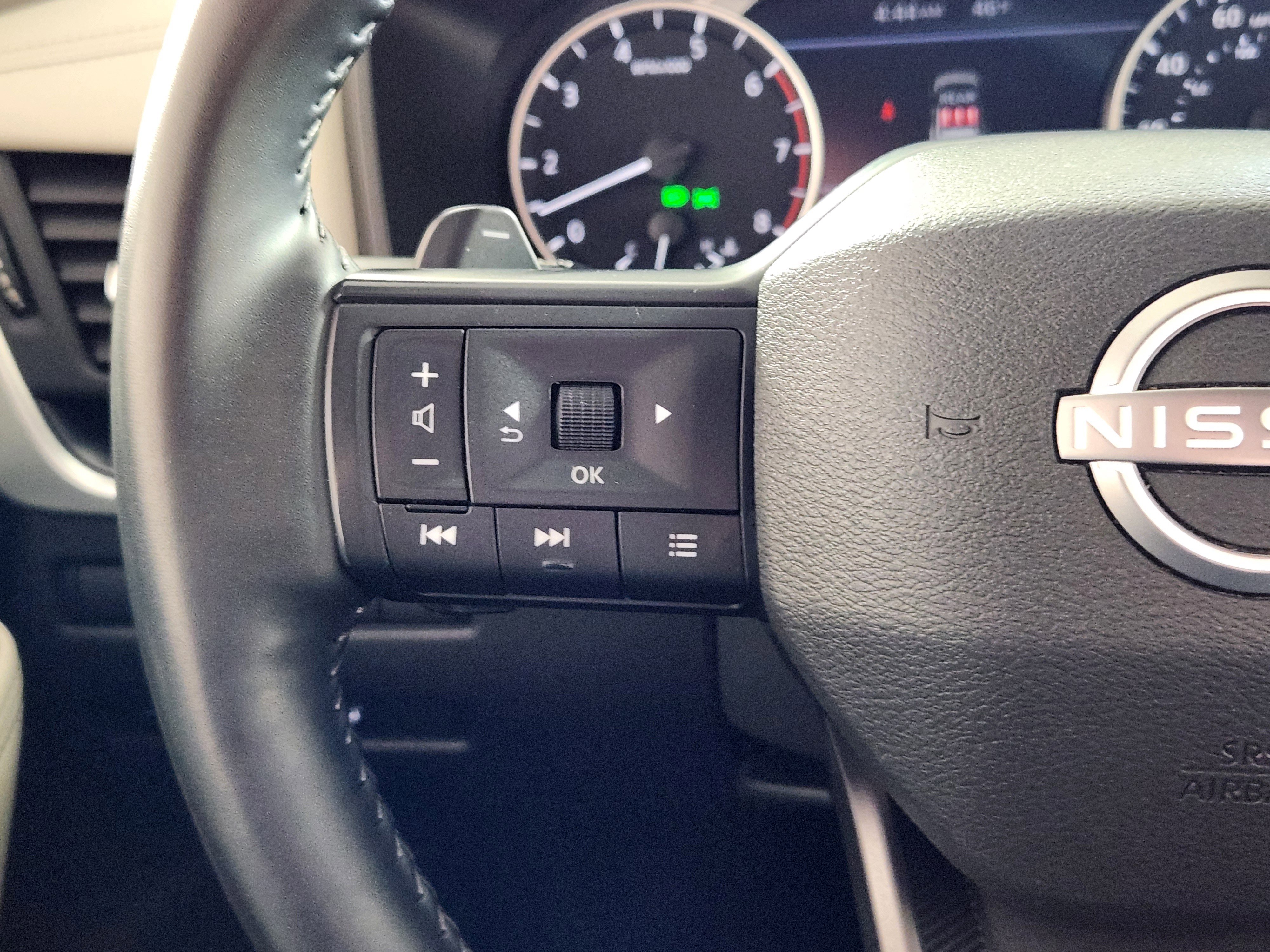 Used 2025 Nissan Rogue SV image 18