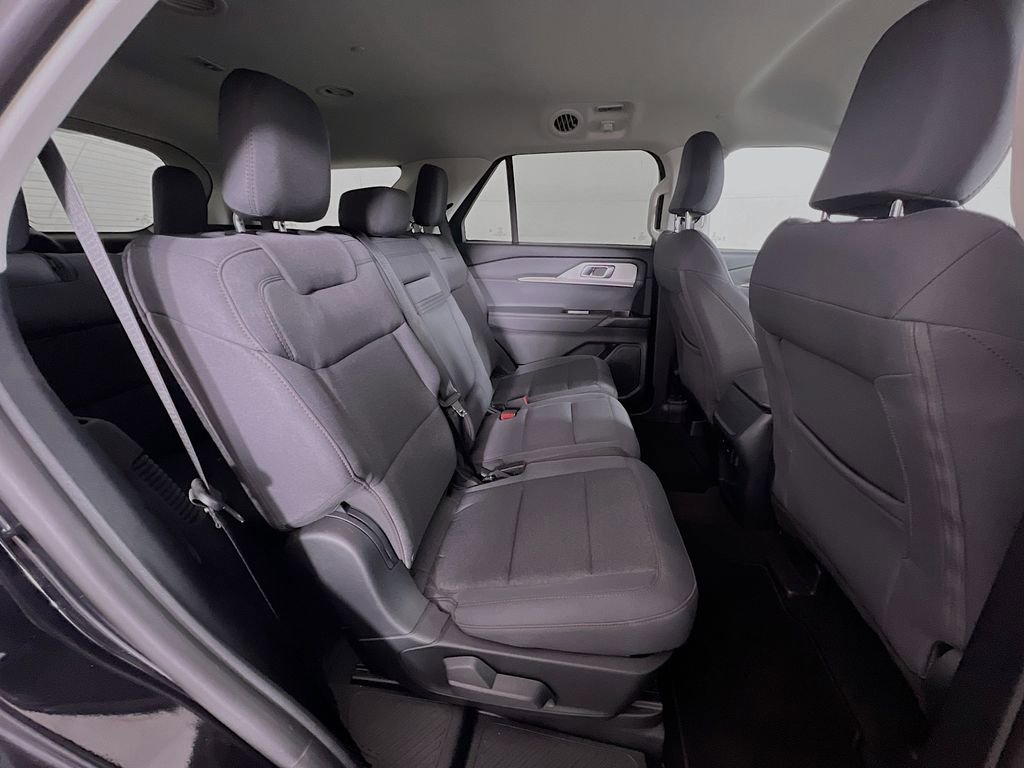Used 2026 Ford Explorer Active AWD/4WD image 32