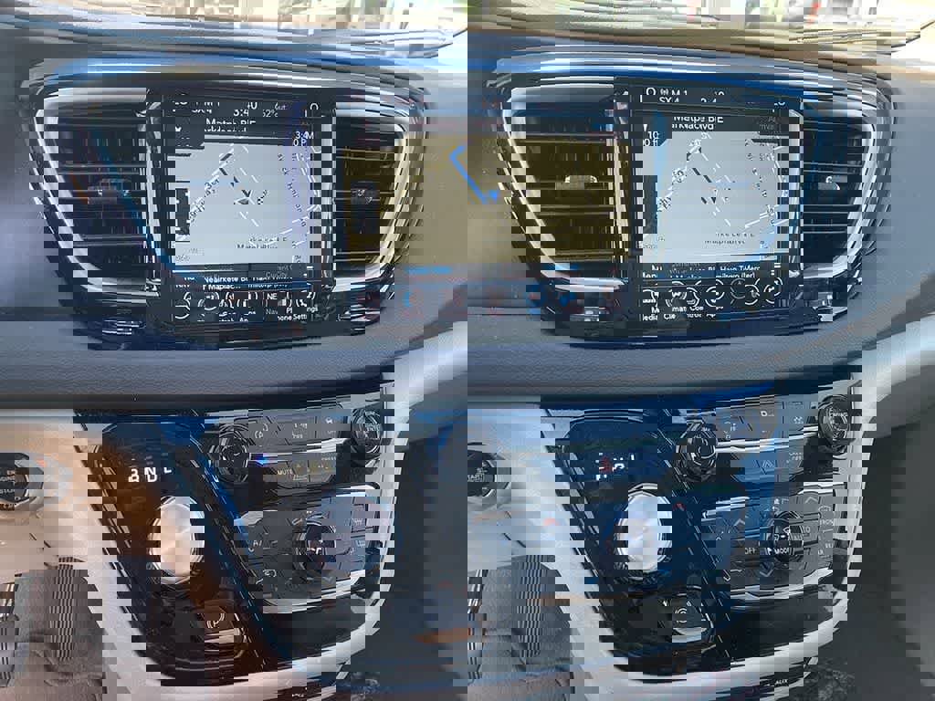 Used 2020 Chrysler Pacifica Touring-L FWD image 15