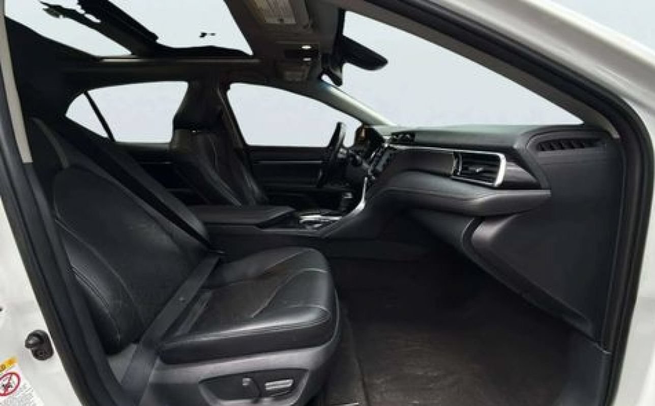 Used 2018 Toyota Camry XSE FWD image 9