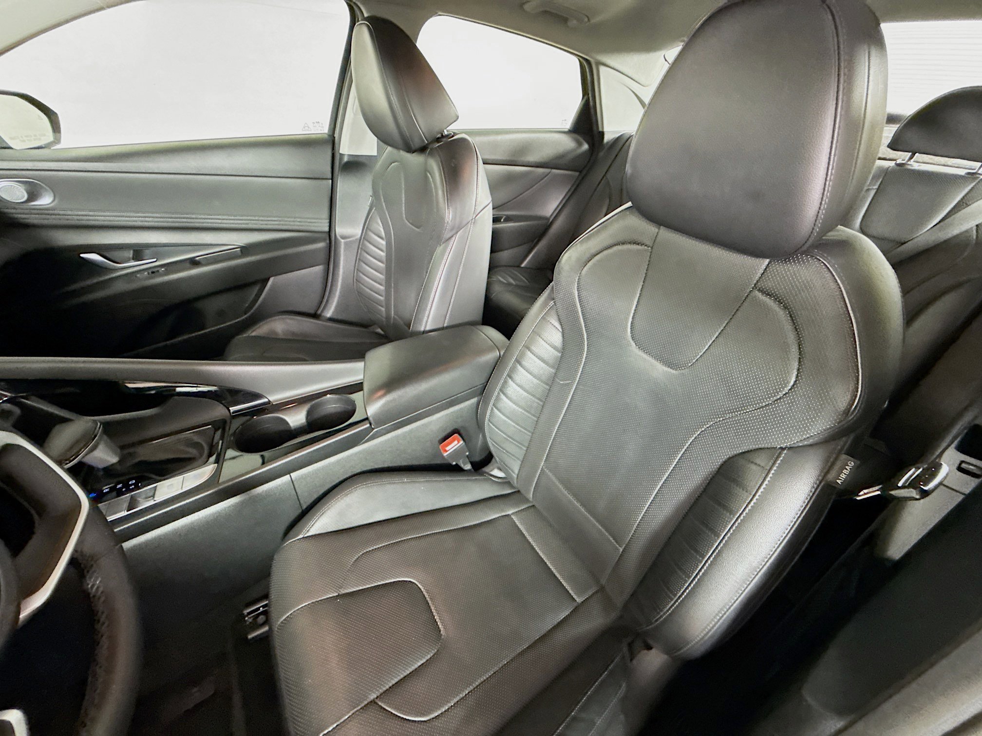 Used 2022 Hyundai Elantra Limited FWD image 26