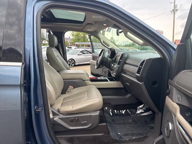 Used 2018 Ford Expedition Limited w/ Equipment Group 301A AWD/4WD image 17