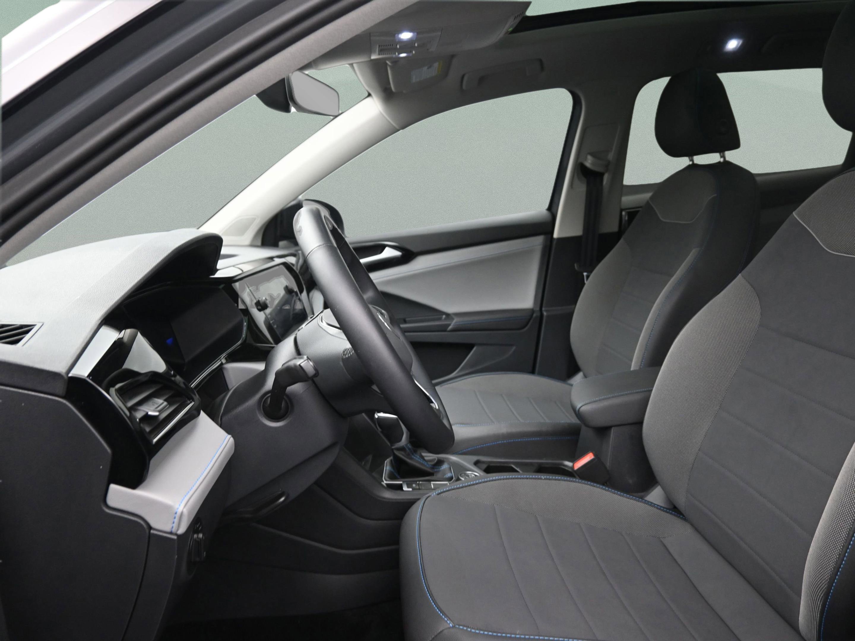 Used 2024 Volkswagen Taos SE image 38