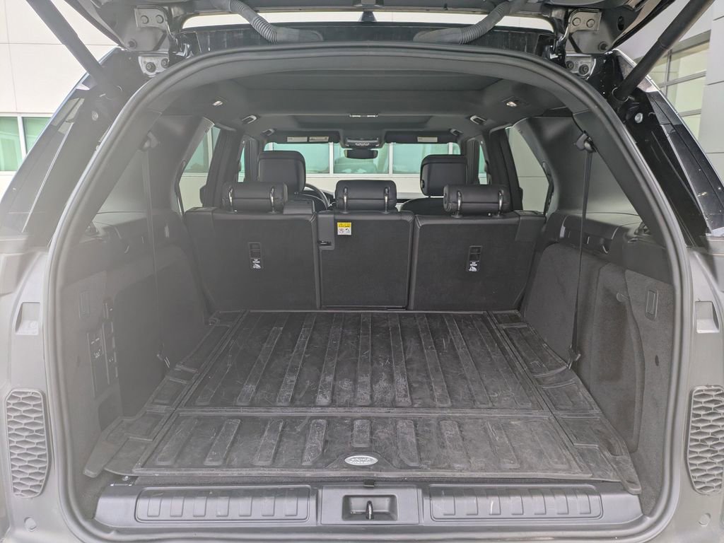 Certified 2025 Land Rover Discovery S image 14