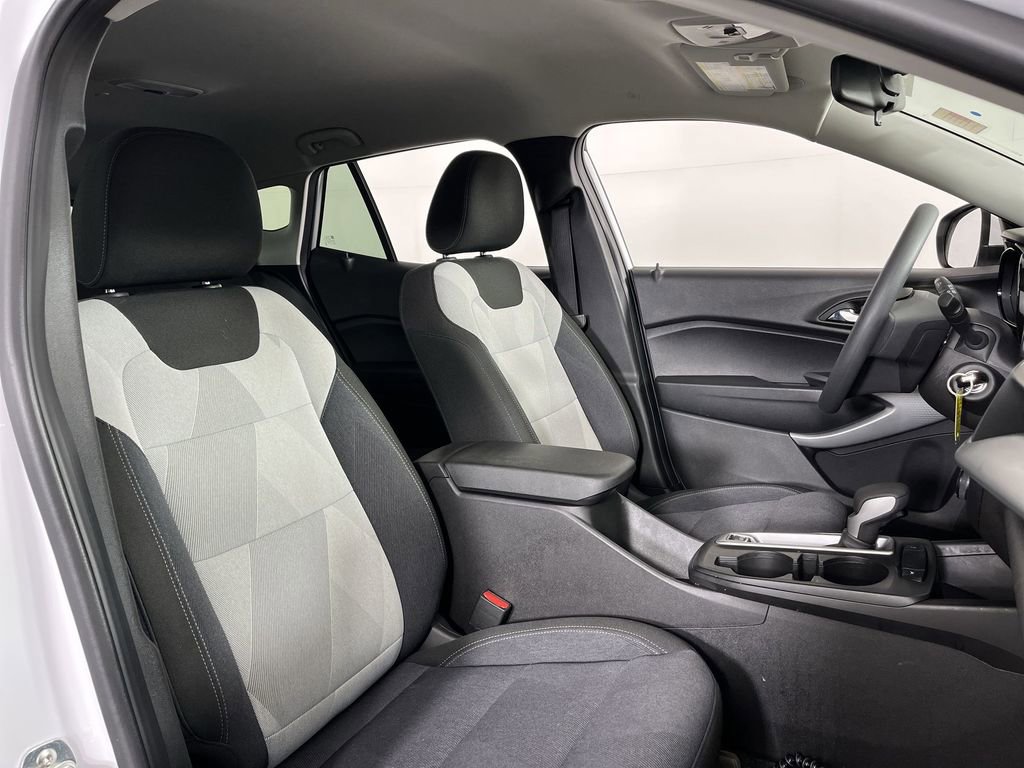 Used 2025 Chevrolet Trax LS w/ LS Convenience Package image 23