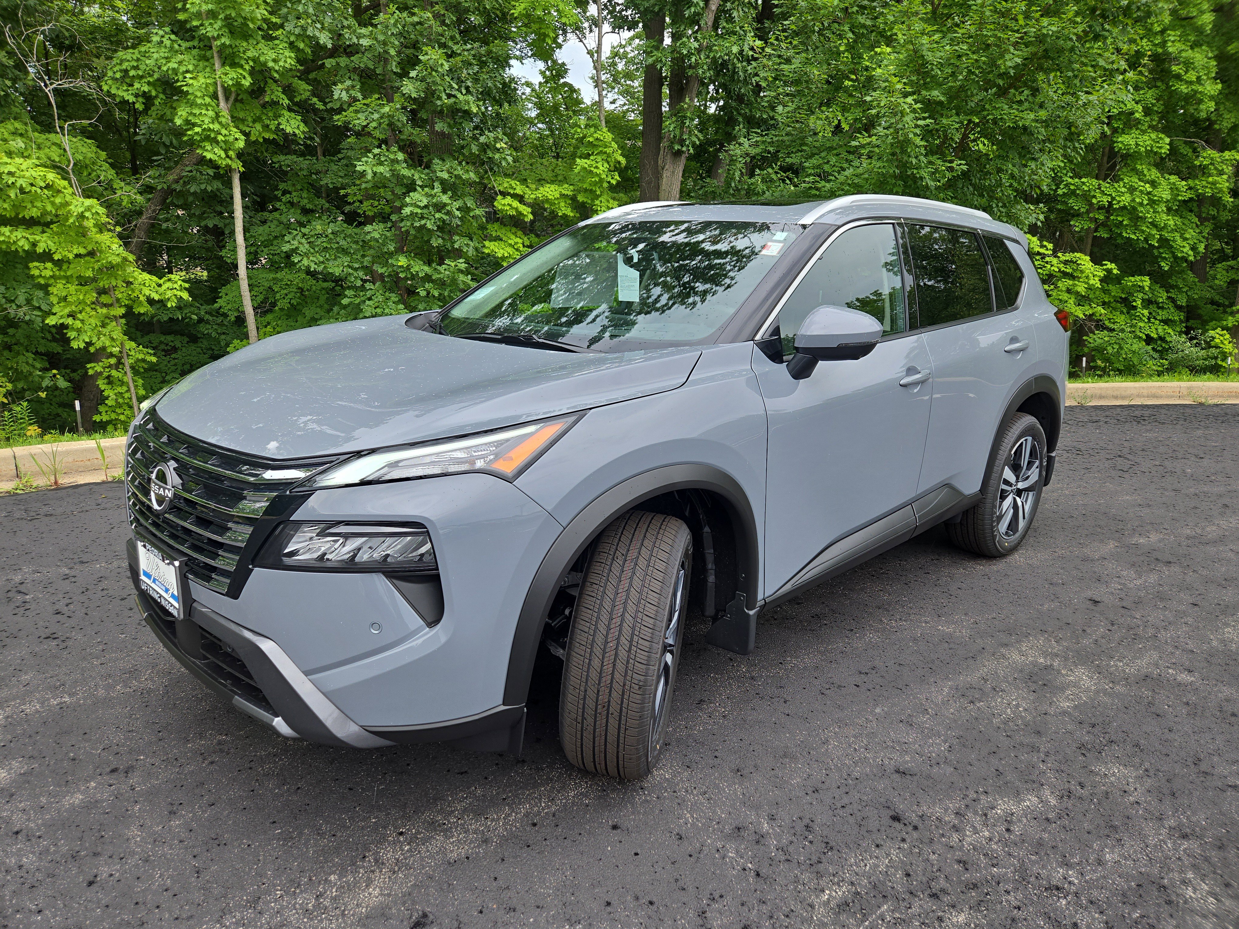 New 2025 Nissan Rogue SL w/ Tech Package image 4