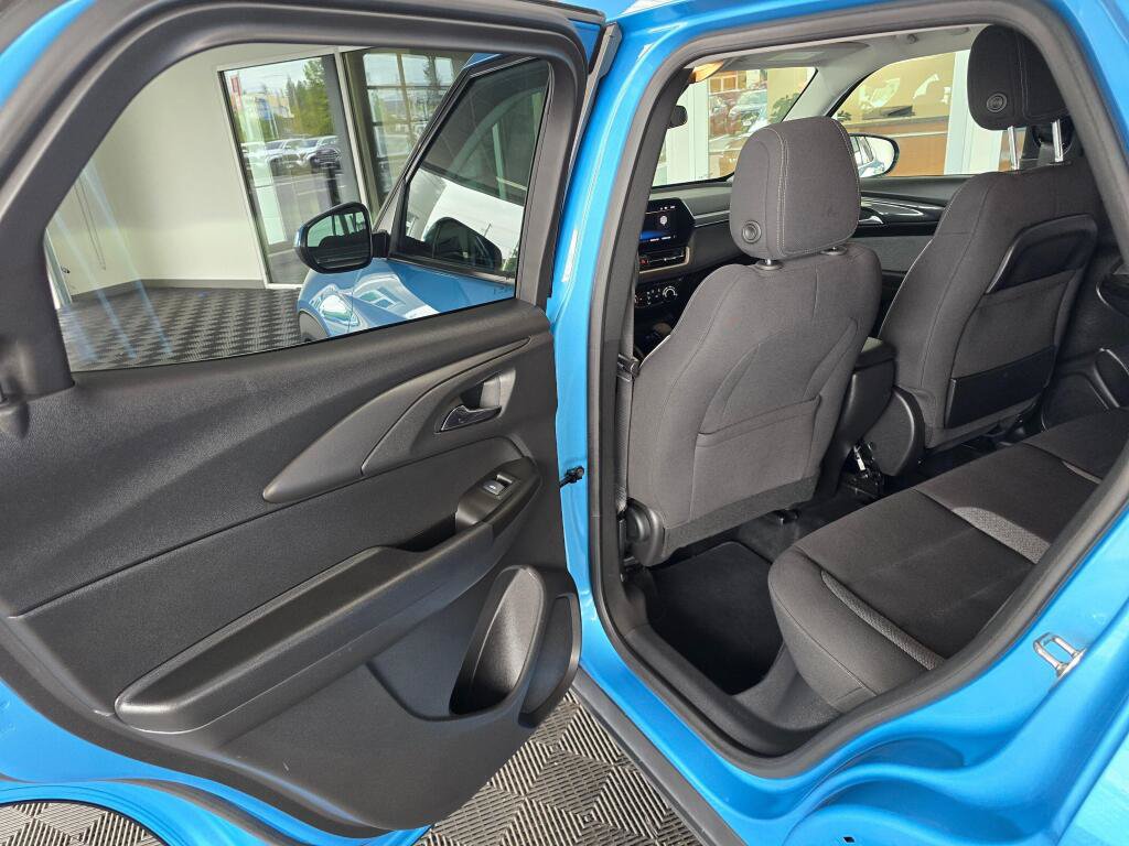 Used 2025 Chevrolet TrailBlazer LT AWD/4WD image 33
