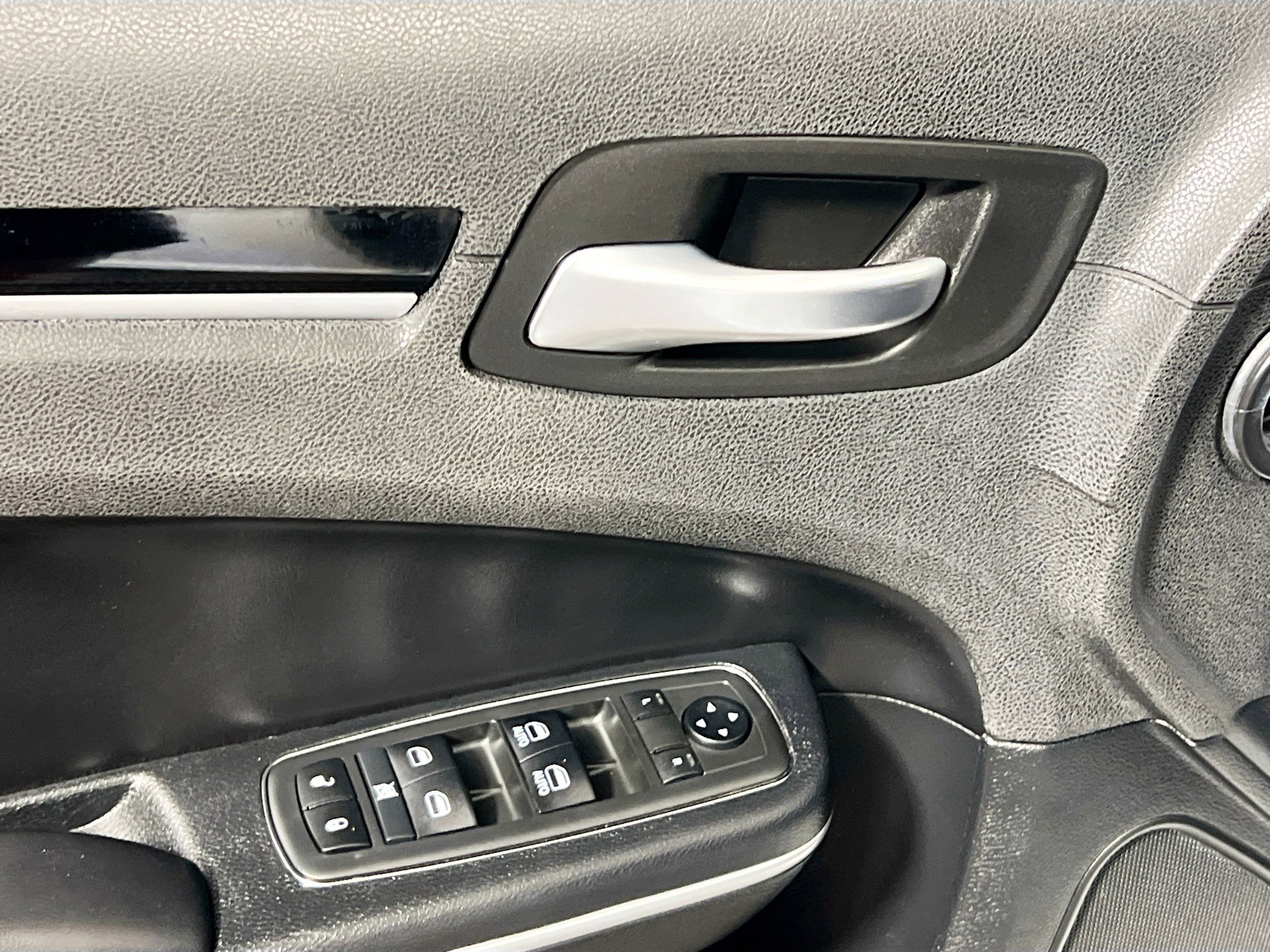 Used 2019 Chrysler 300 S image 16