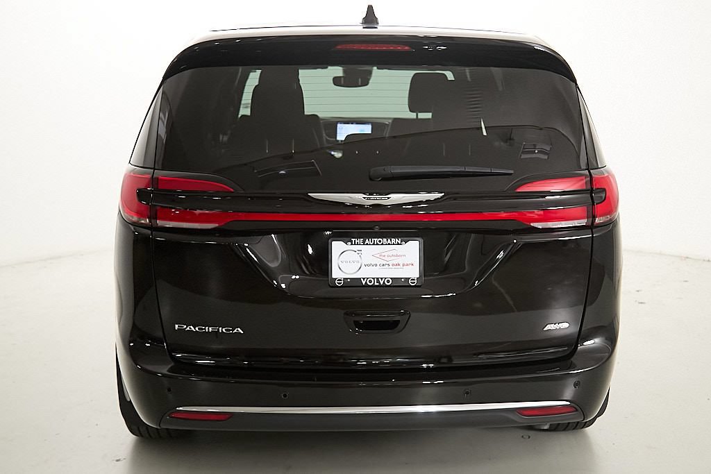 Used 2025 Chrysler Pacifica Select AWD/4WD image 8
