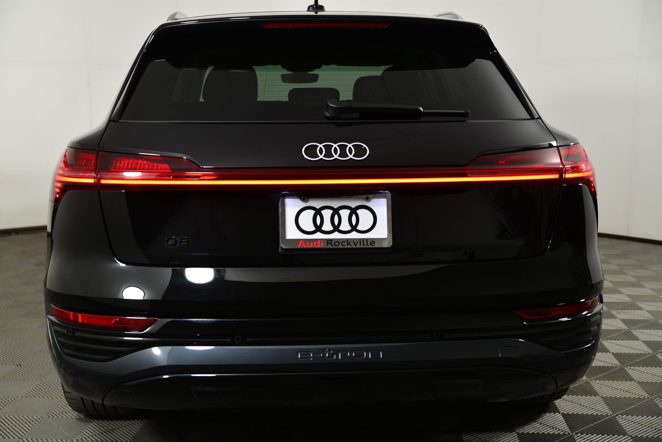 Certified 2024 Audi Q8 e-tron Premium Plus w/ Premium Plus Package image 10