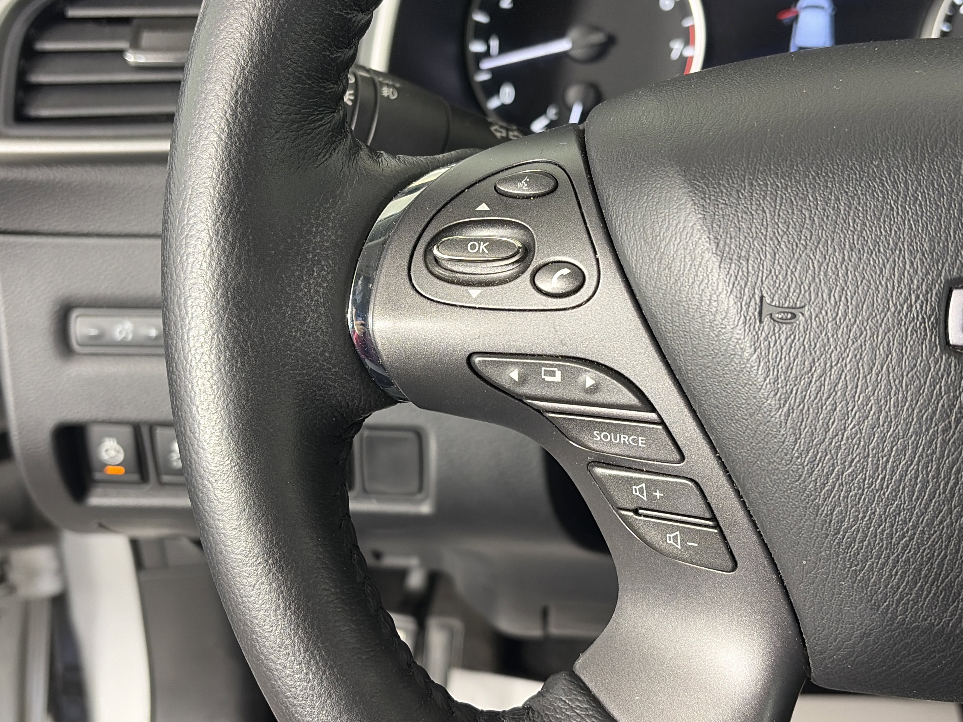 Used 2023 Nissan Murano SL w/ Cargo Package image 28