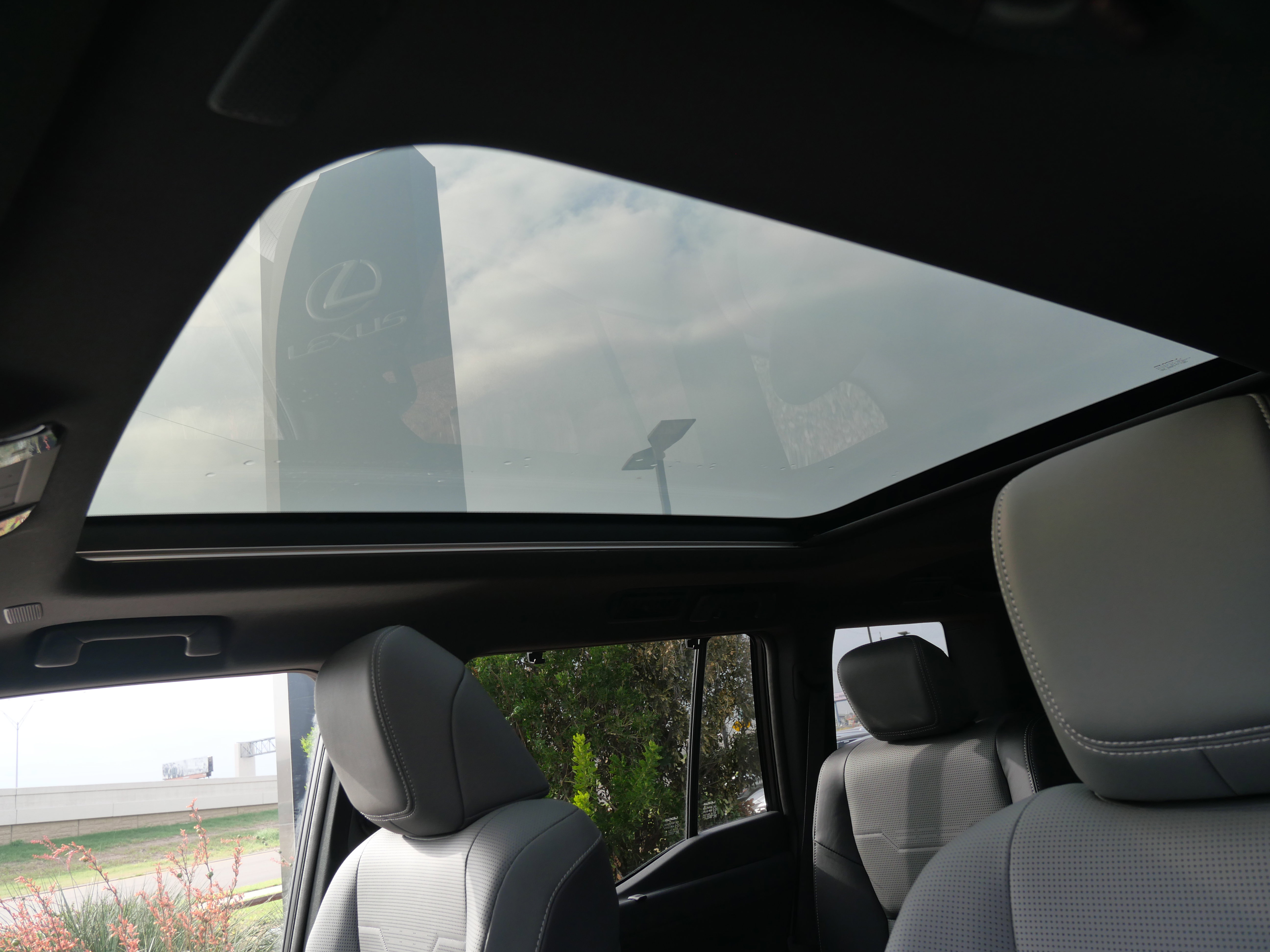 Used 2025 Lexus GX 550 w/ Accessory Package (2T) image 21