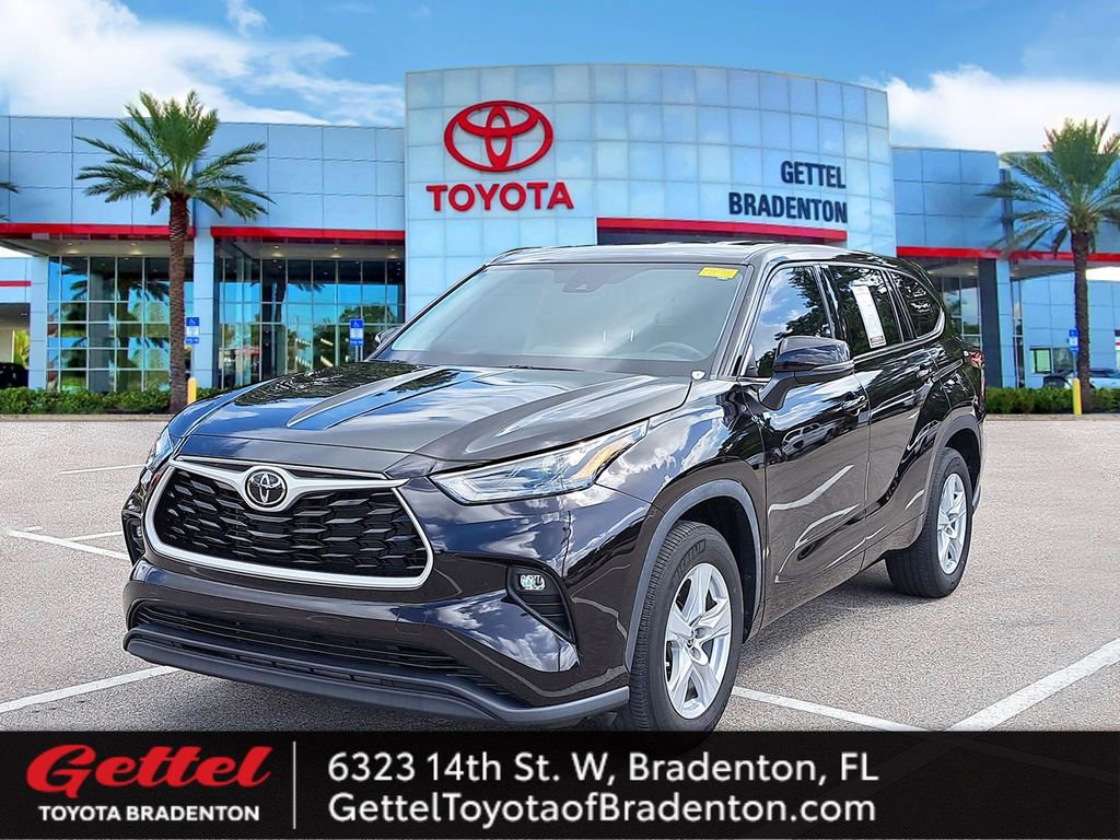 Used 2022 Toyota Highlander LE