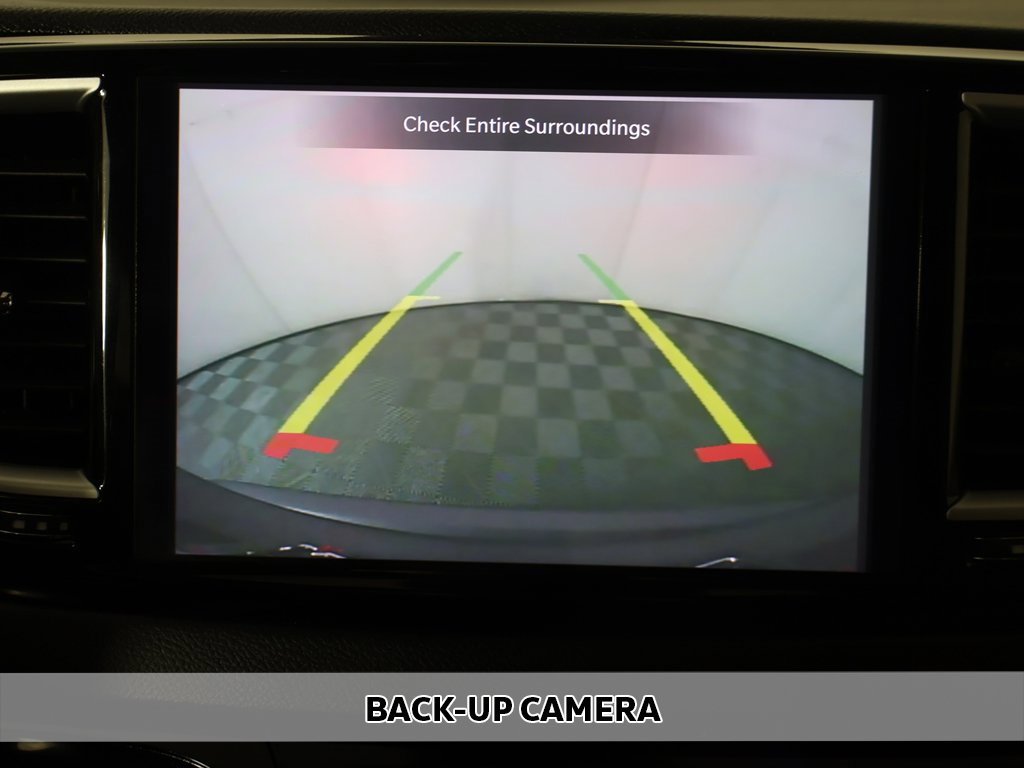 Used 2022 Chrysler Pacifica Touring-L image 6