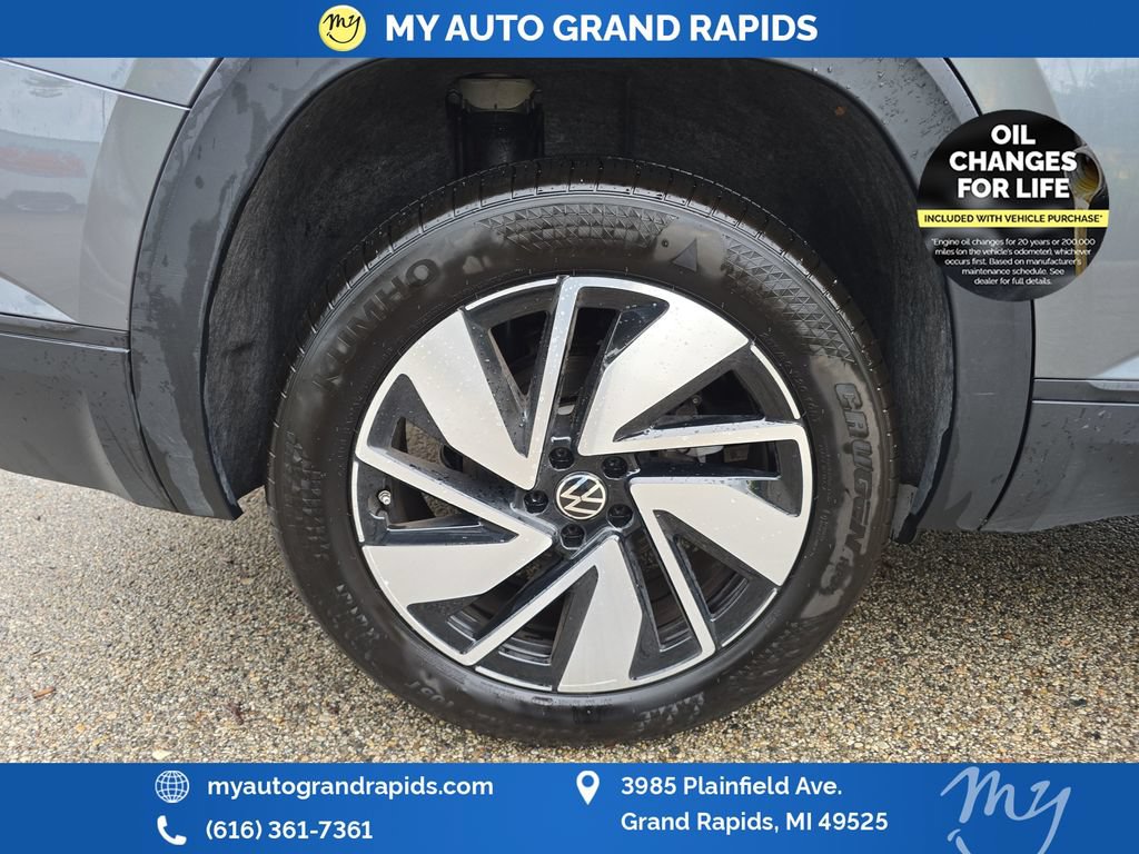 Used 2025 Volkswagen Atlas SE AWD/4WD image 32