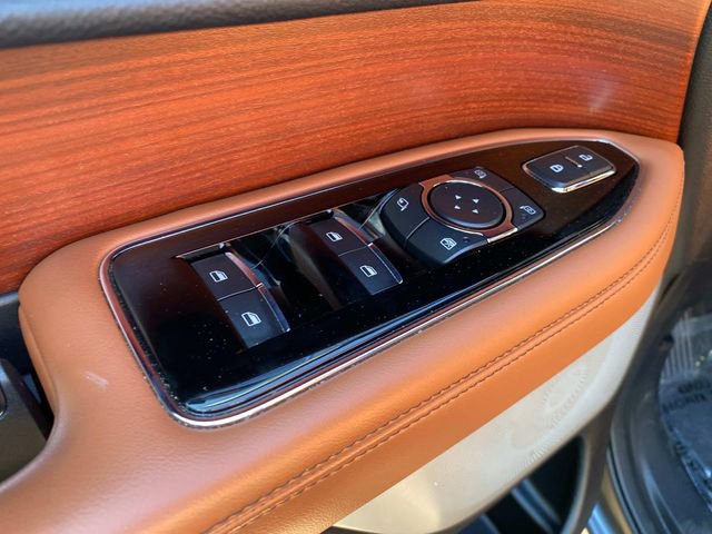 Used 2021 Lincoln Navigator Reserve w/ Luxury Package AWD/4WD image 13