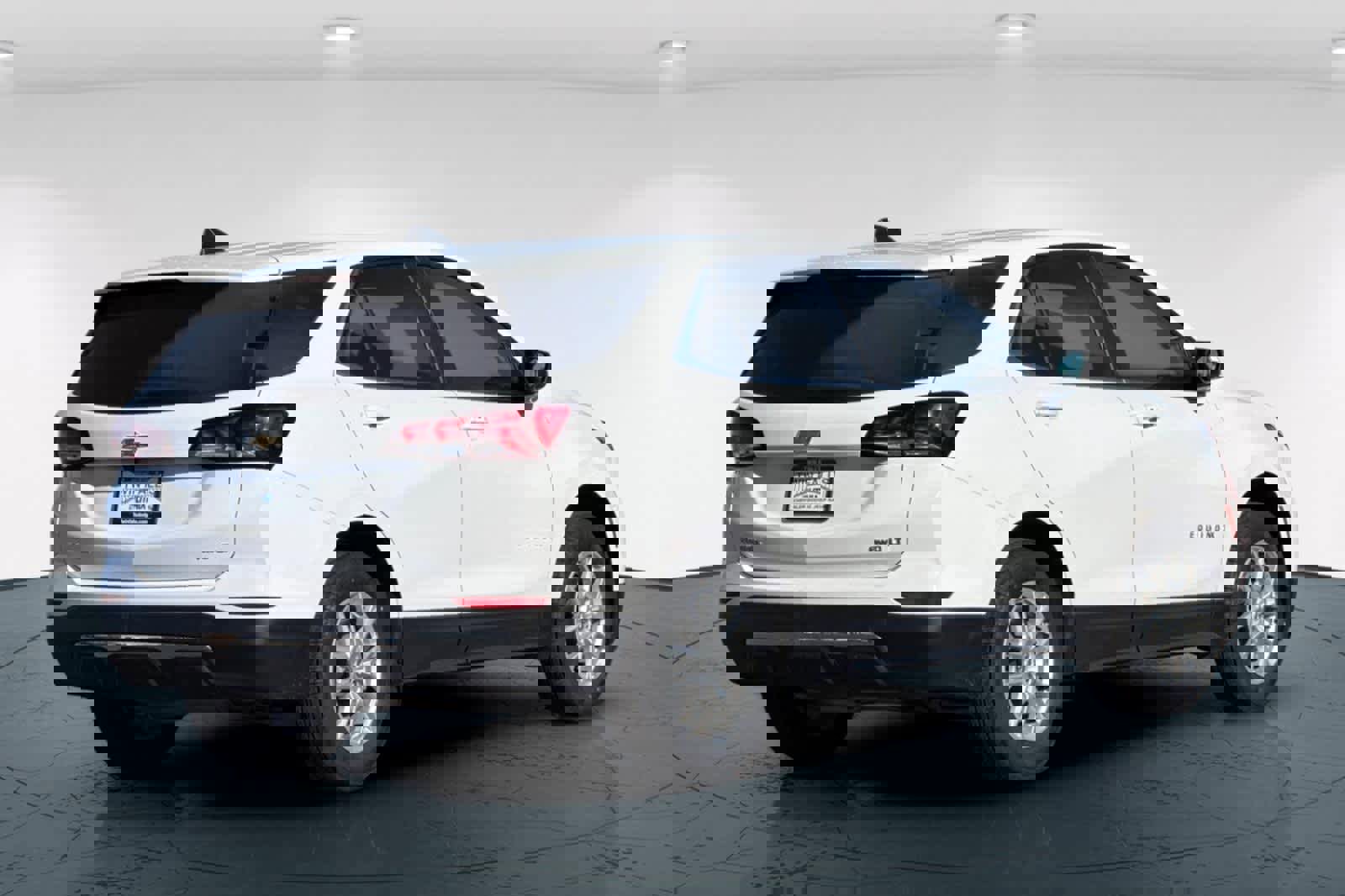 Used 2023 Chevrolet Equinox LT image 2